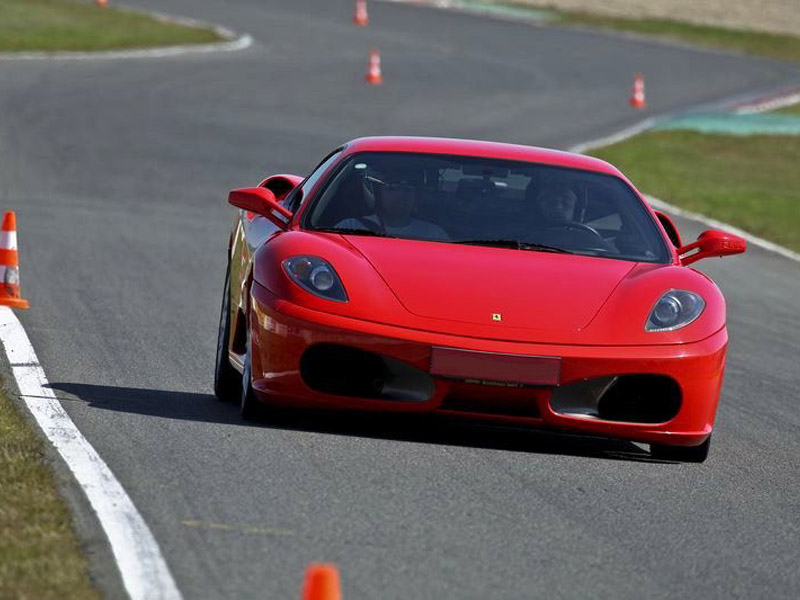 10-272-stage-pilotage-Ferrari-800